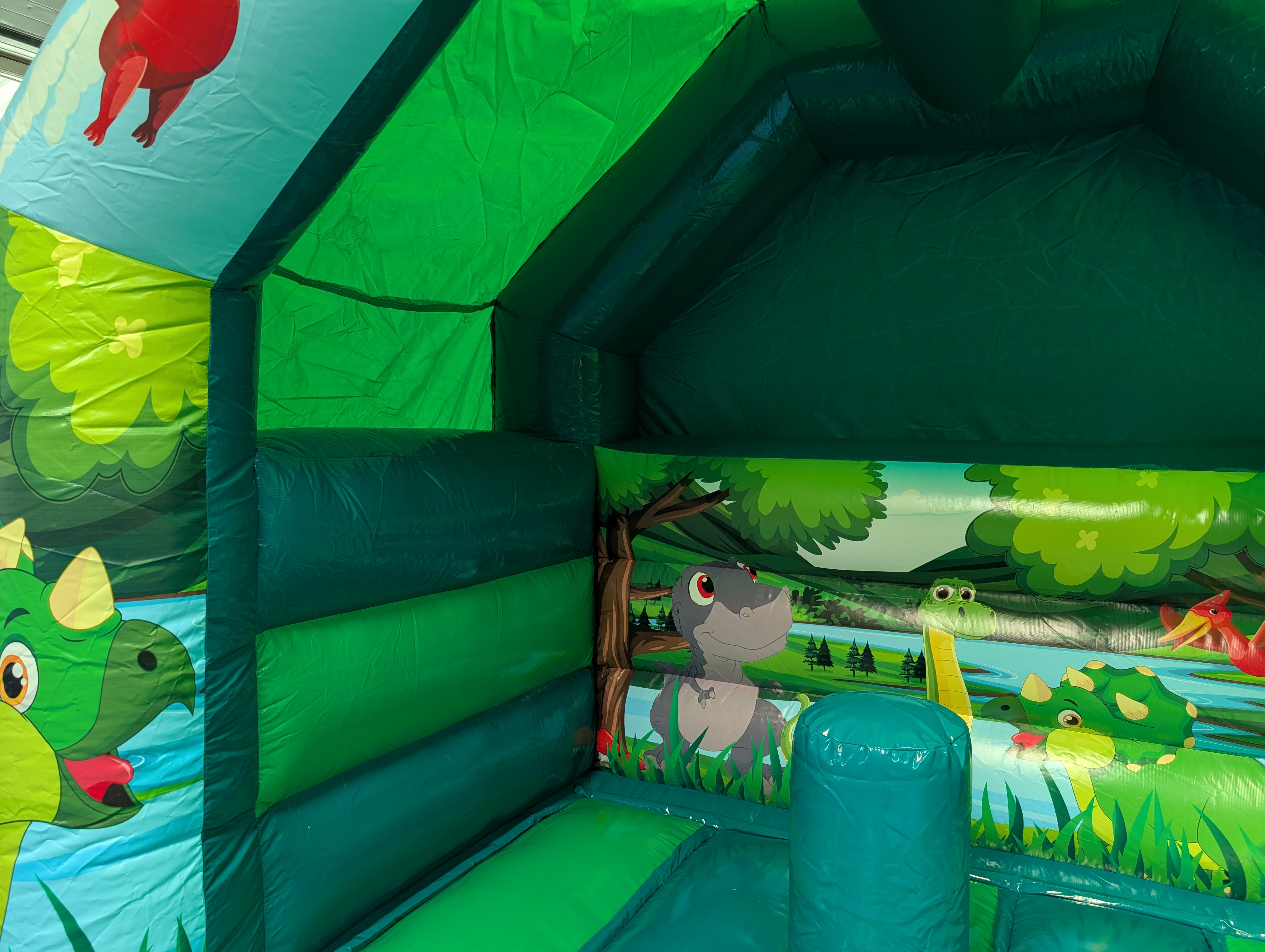 Springkussen Dino met dak - 3x3 m 