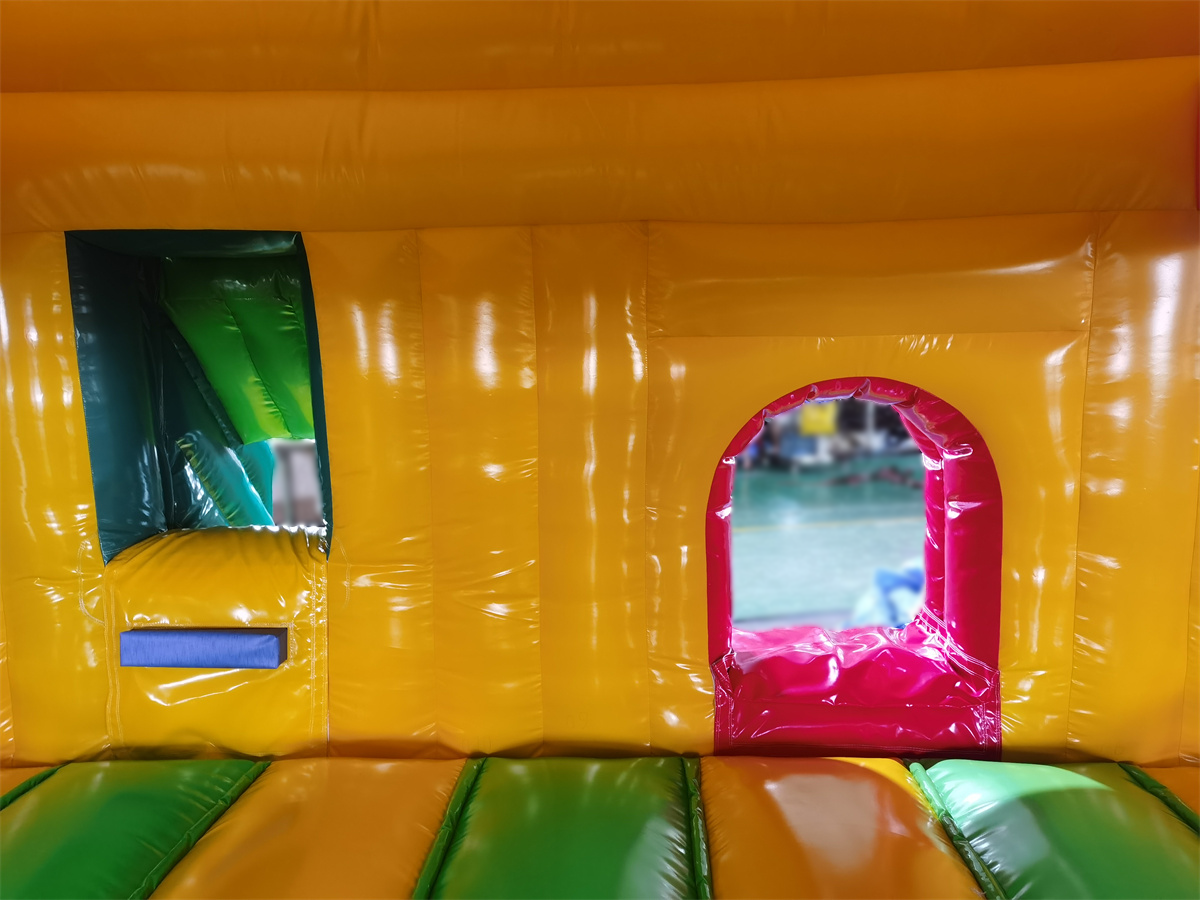 Springkussen jungle - 4,9x3,8 m 