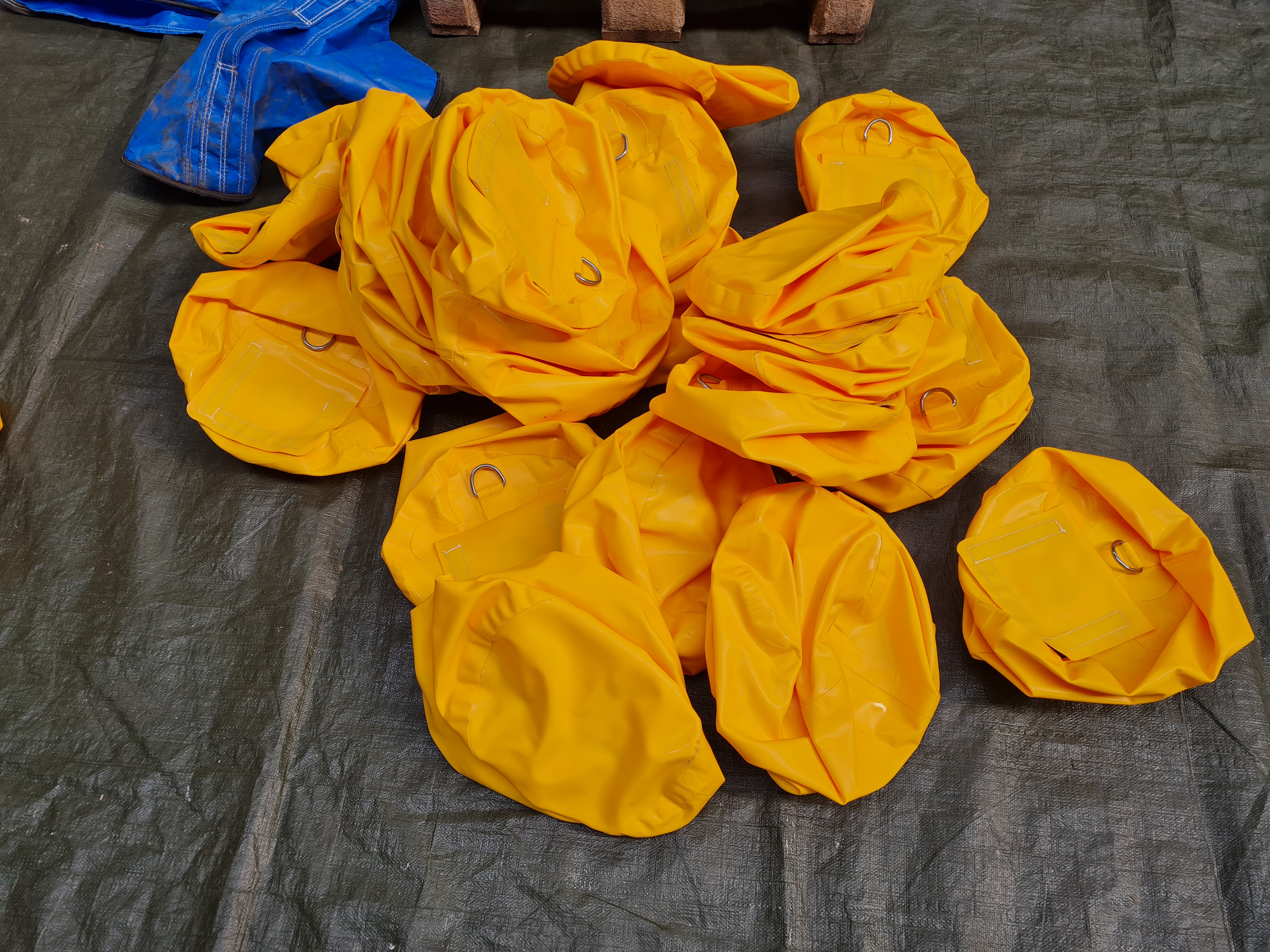 Omranding racetrack 15x8 m