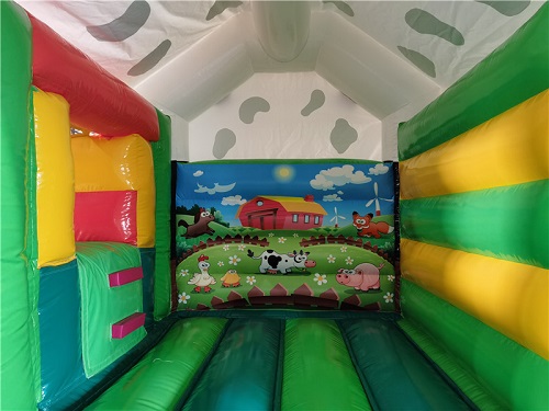 Springkussen Koe met glijbaan en dak 5x4,5m 